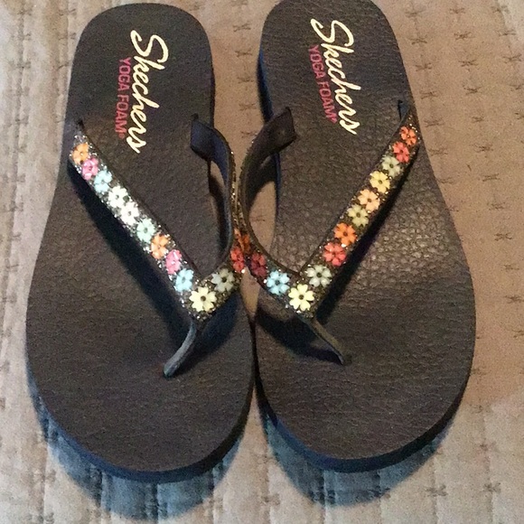Skechers Shoes Skechers Yoga Foam Flip Flops Navy With Flowers